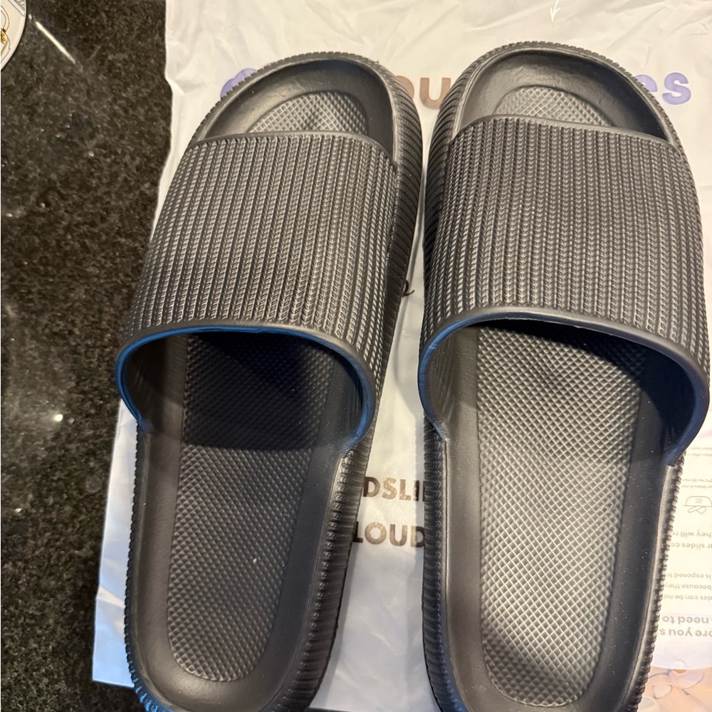 Black cloud Slide Sandals